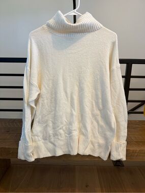 Old Navy Cream Turtleneck Sweater - Chunky Rib Collar